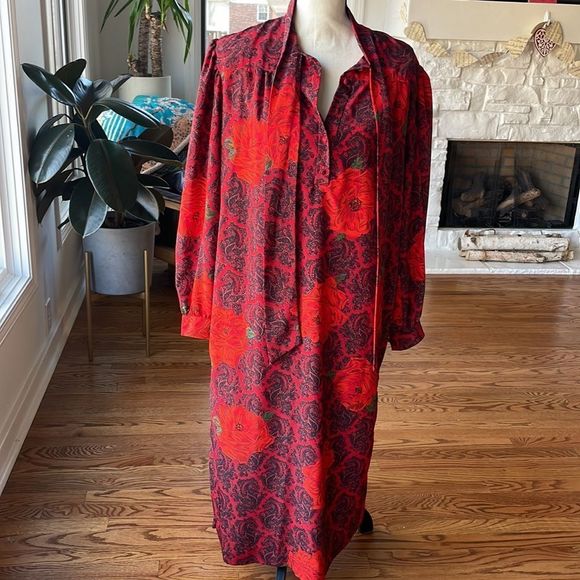wilroy Dresses & Skirts - The Willroy traveler New York vintage dress red floral paisley amazing color!